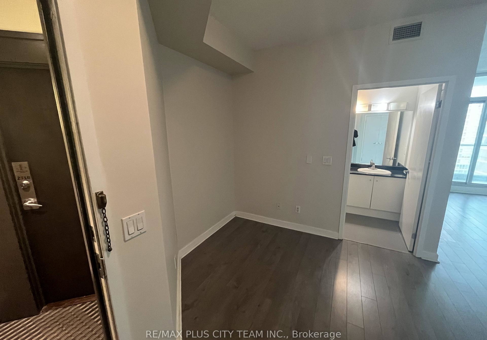 12-yonge-street-toronto-ontario-c12876154
