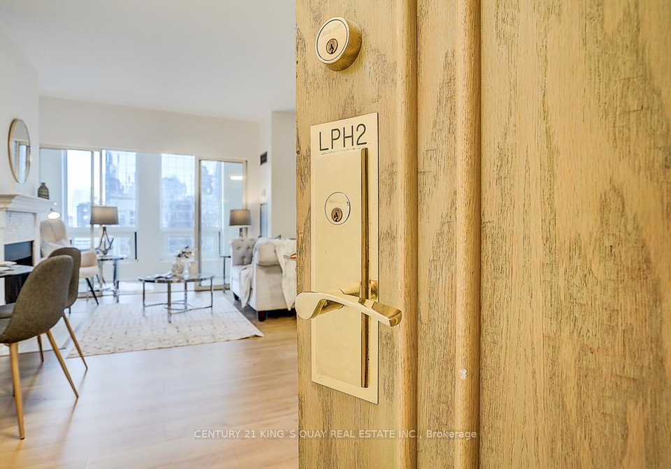 25-grenville-street-toronto-ontario-c12876654