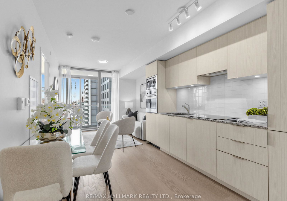 11-wellesley-street-w-toronto-ontario-c12876954