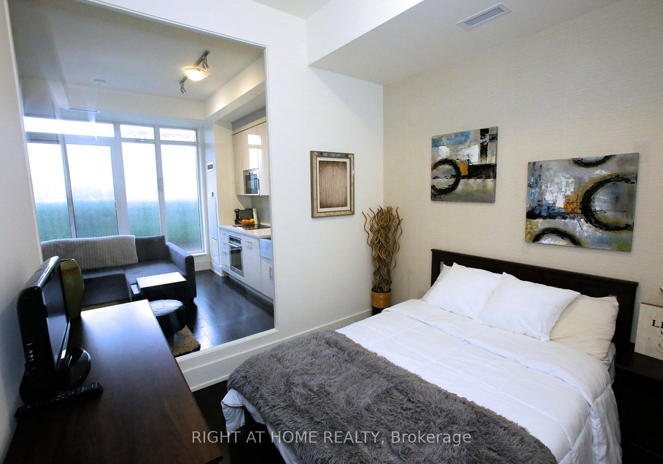 330-richmond-street-w-toronto-ontario-c12878246