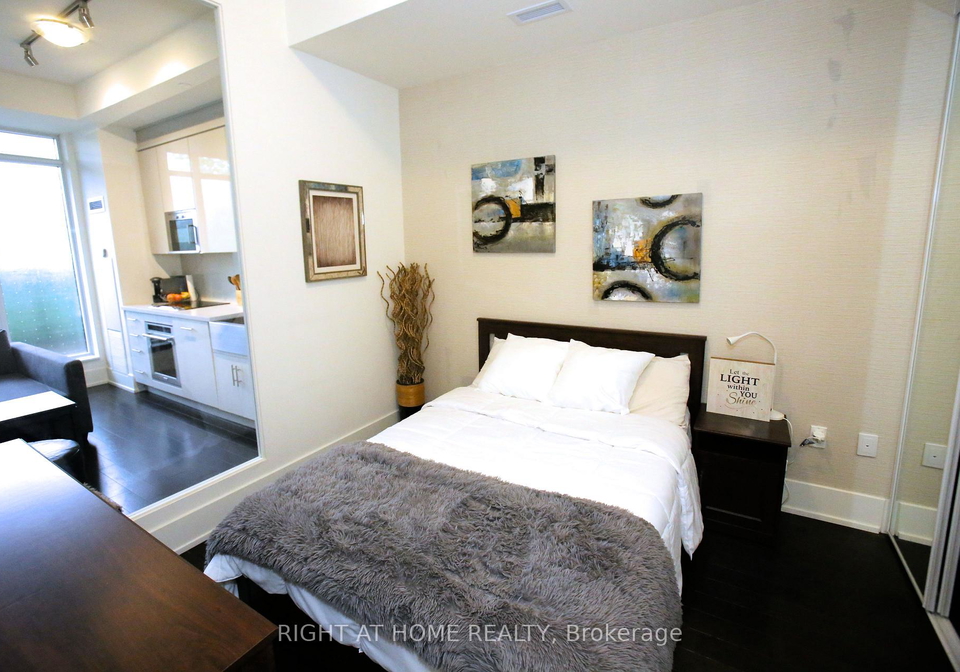 330-richmond-street-w-toronto-ontario-c12878246