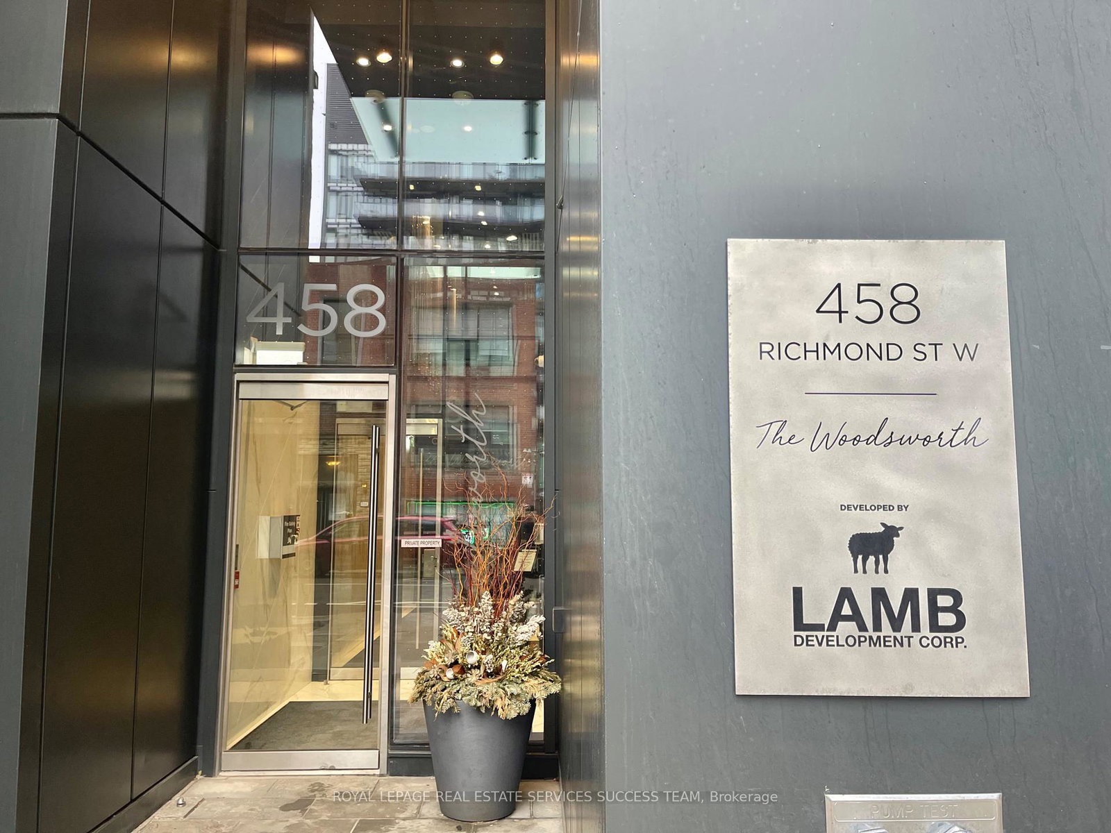 458-richmond-st-w-street-toronto-ontario-c12878644
