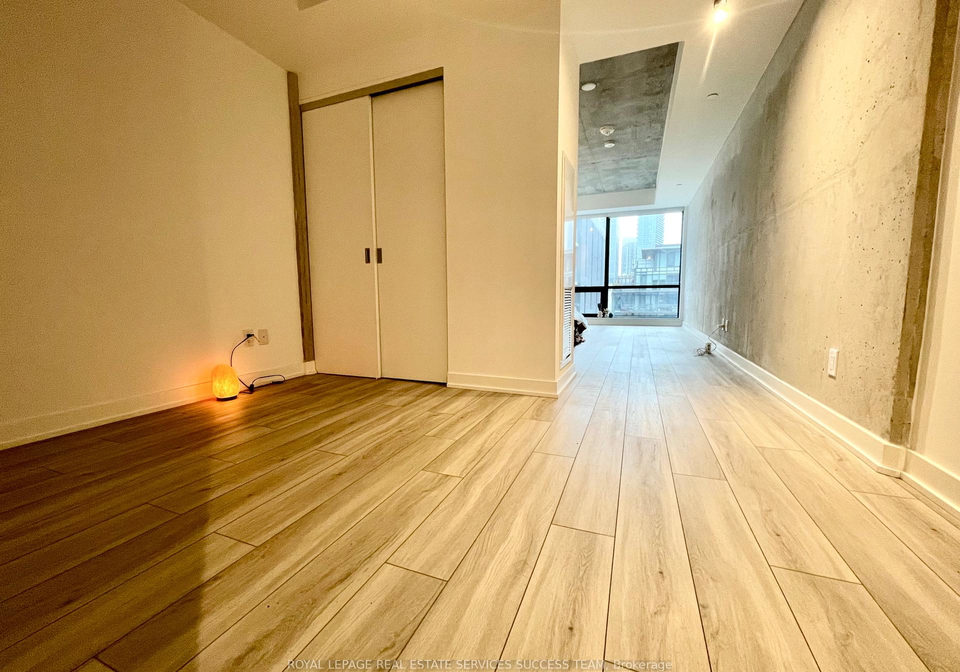 458-richmond-st-w-street-toronto-ontario-c12878644