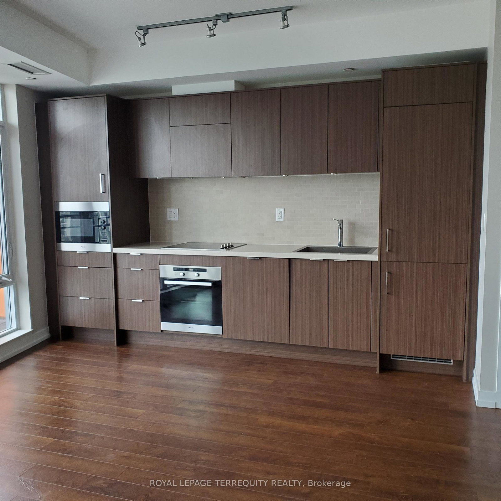 21-widmer-street-toronto-ontario-c12879336