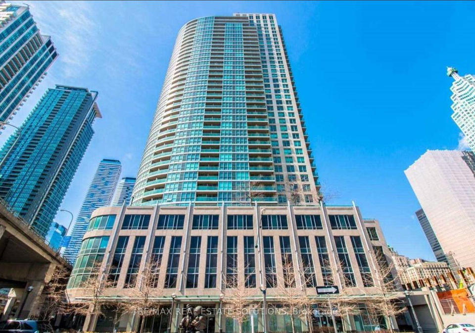 18-yonge-street-toronto-ontario-c12879922