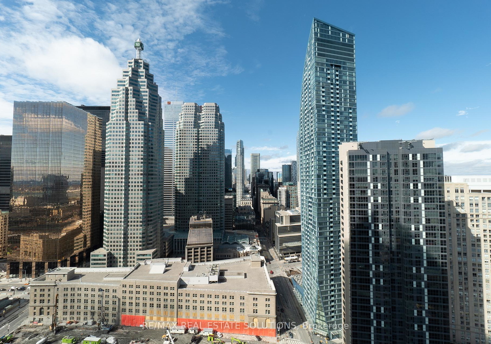 18-yonge-street-toronto-ontario-c12879922