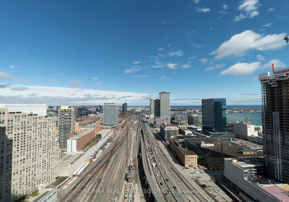 18-yonge-street-toronto-ontario-c12879922