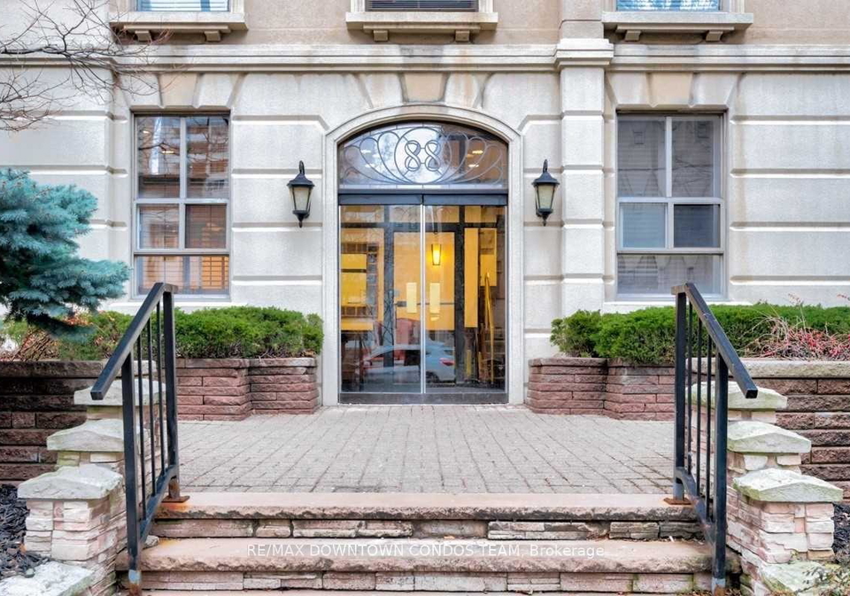 88-charles-street-e-toronto-ontario-c12880012