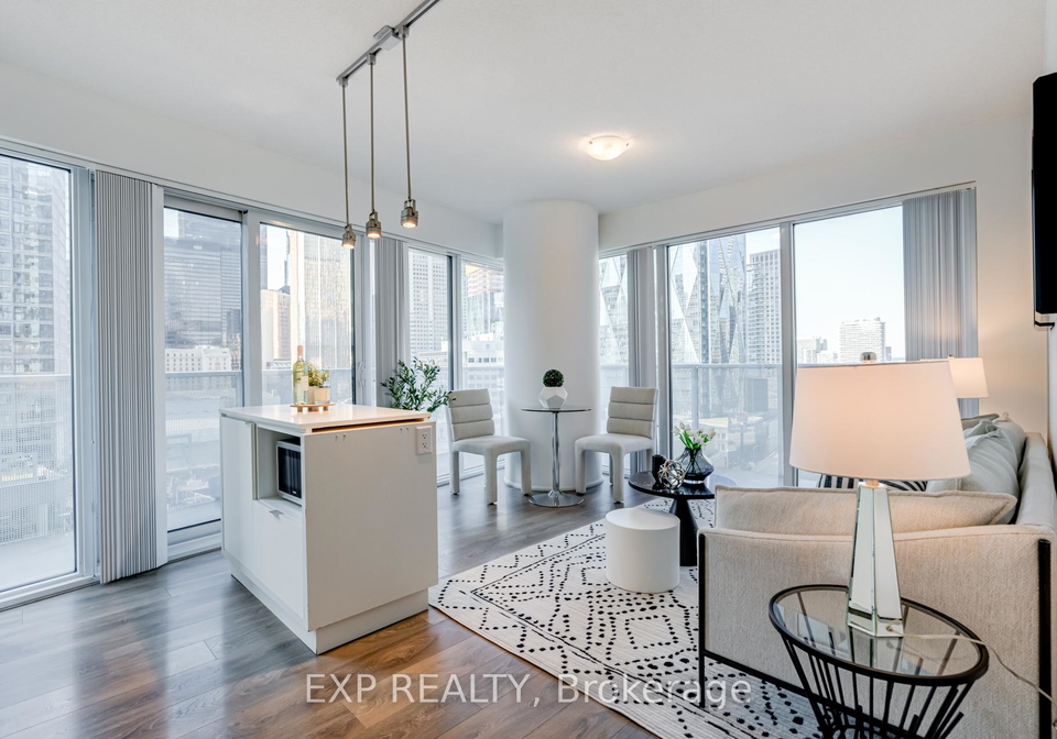 100-harbour-street-toronto-ontario-c12880242