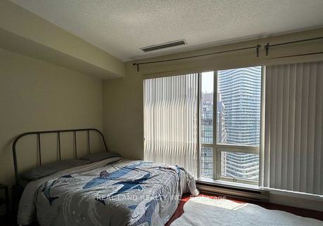 1001-bay-street-toronto-ontario-c12880358