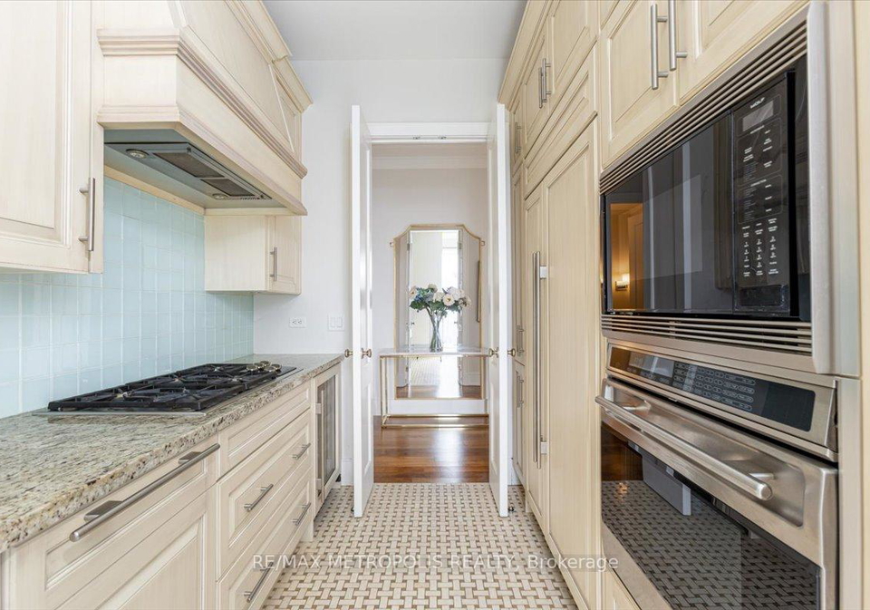 183-wellington-street-w-toronto-ontario-c12880438