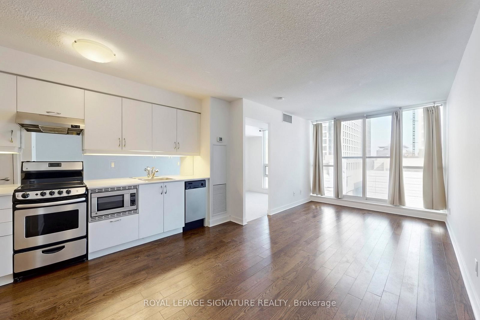 320-richmond-street-toronto-ontario-c12880710
