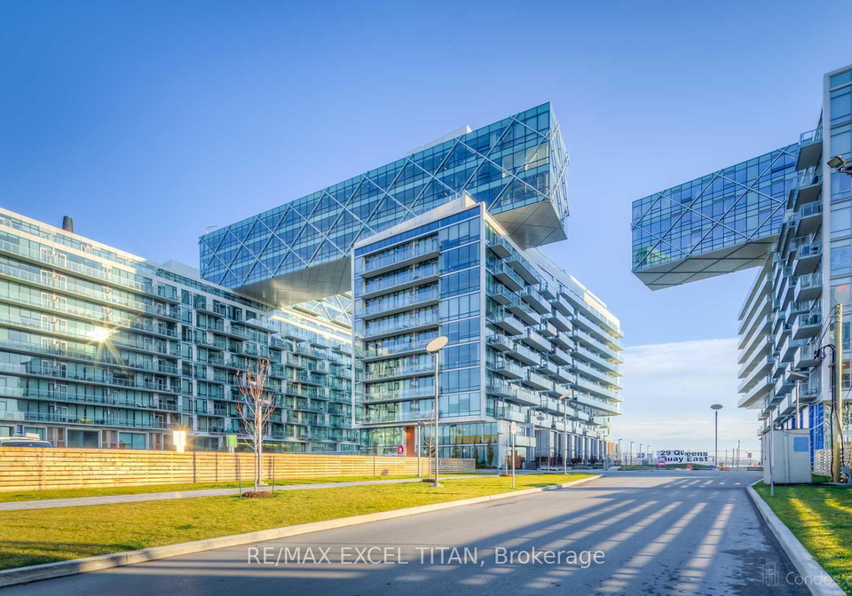 39-queens-quay-toronto-ontario-c12880858