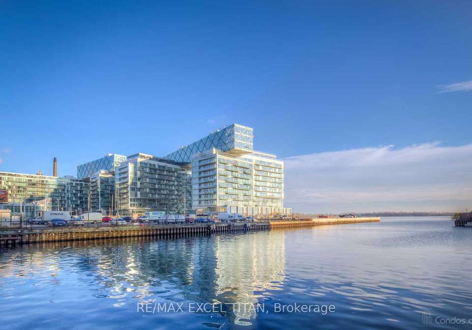 39-queens-quay-toronto-ontario-c12880858