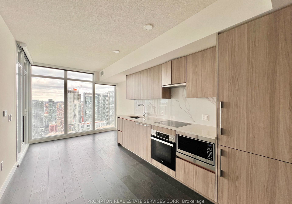 1-concord-cityplace-way-toronto-ontario-c12884312