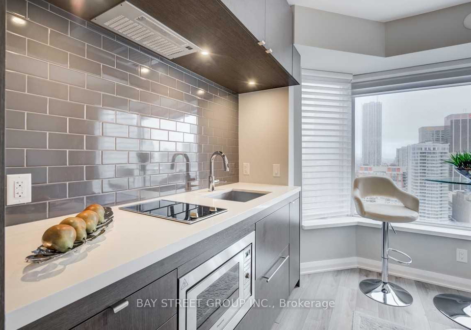 155-yorkville-avenue-toronto-ontario-c12884334
