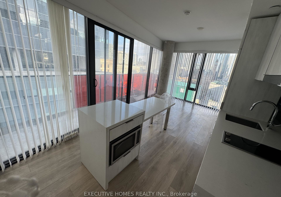 215-queen-street-w-toronto-ontario-c12884926