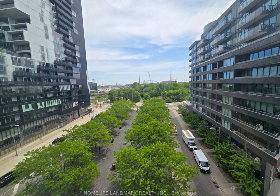 21-lawren-harris-square-toronto-ontario-c12885536