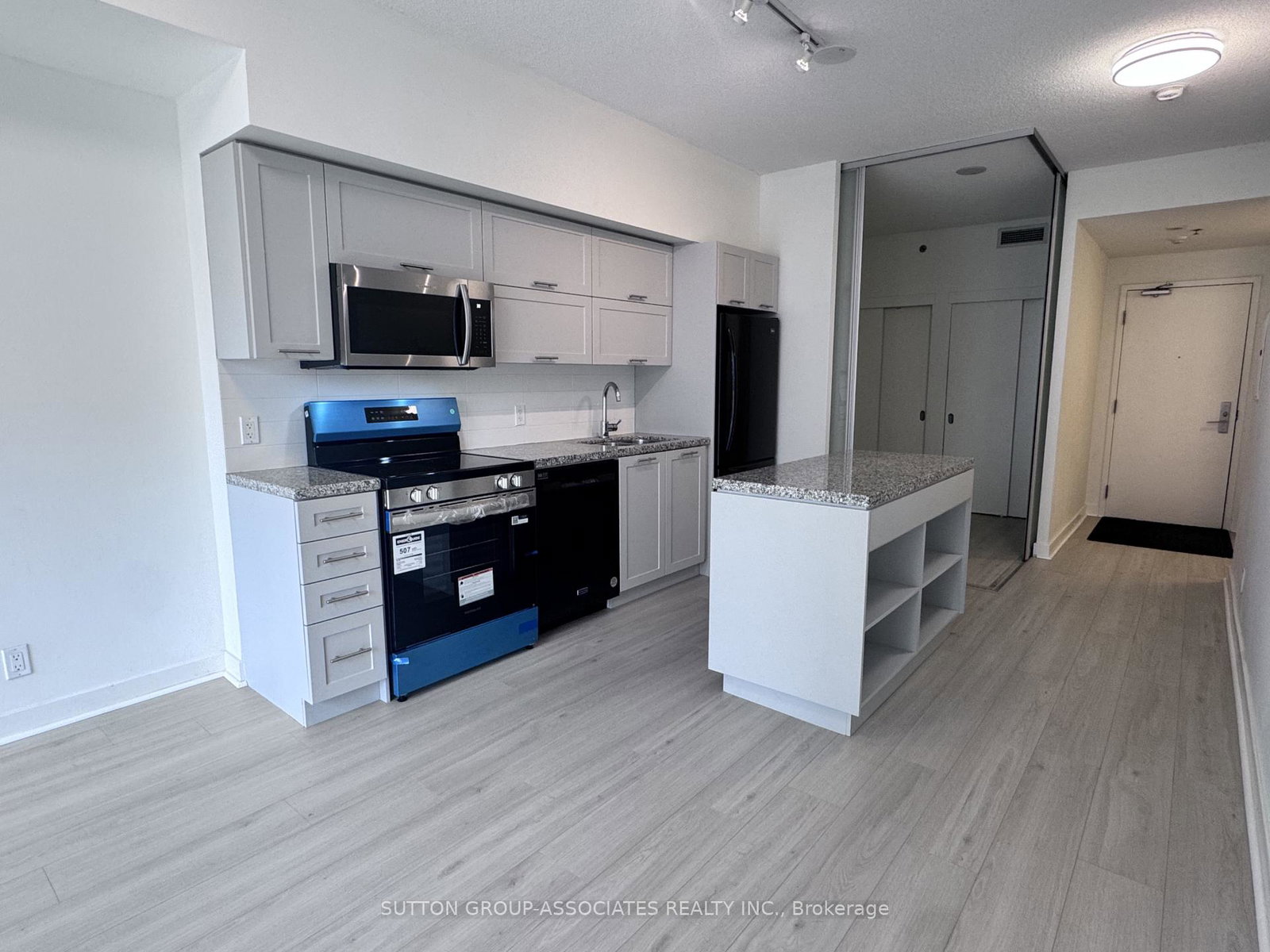21-nelson-street-toronto-ontario-c12885616