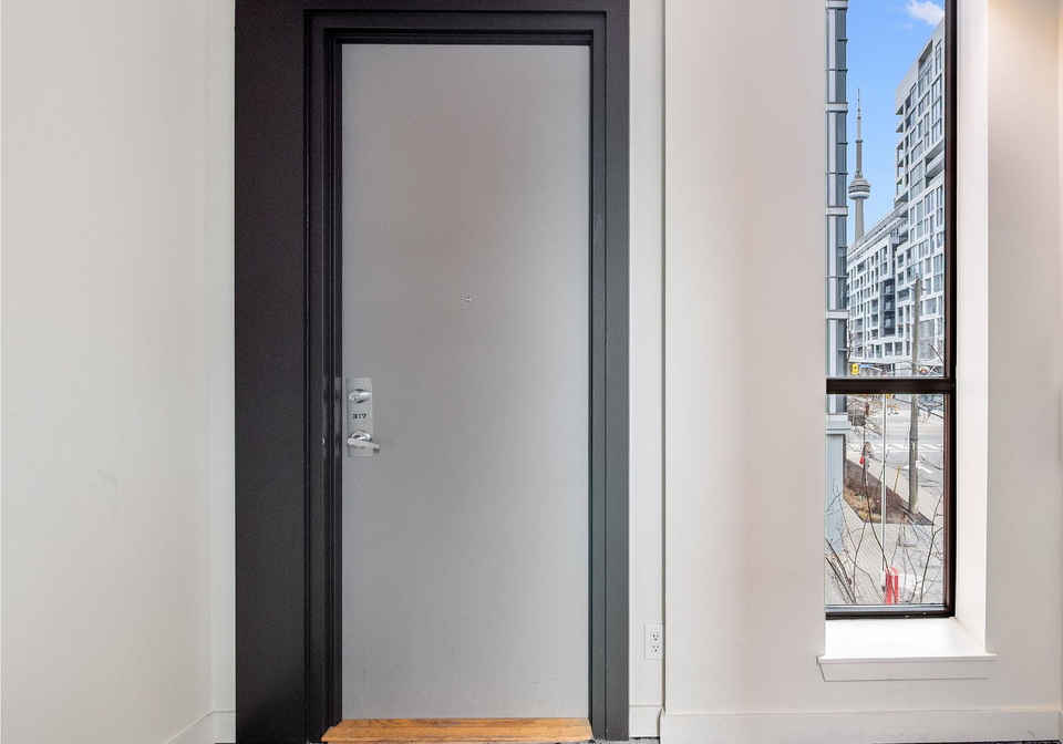 60-niagara-street-toronto-ontario-c12886098