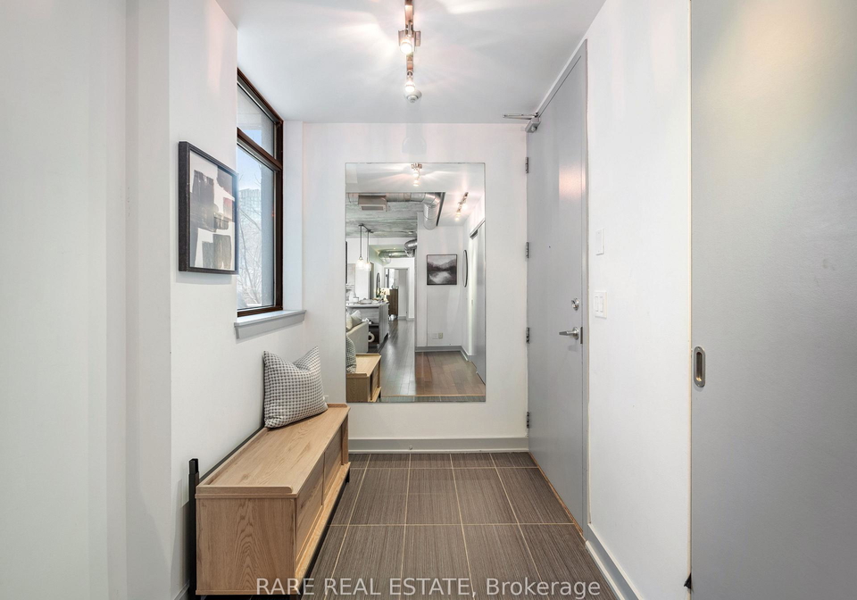 60-niagara-street-toronto-ontario-c12886098