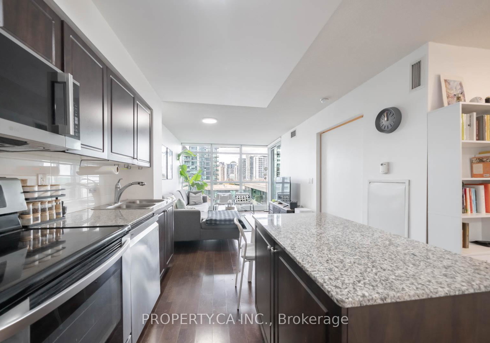 209-fort-york-boulevard-toronto-ontario-c12886748