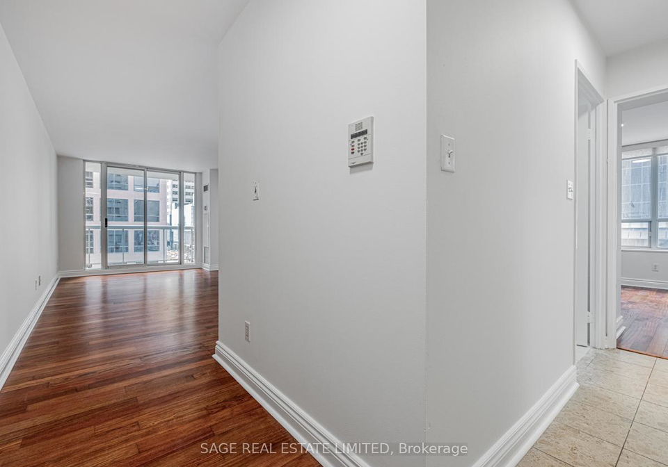 43-eglinton-avenue-e-toronto-ontario-c12886794