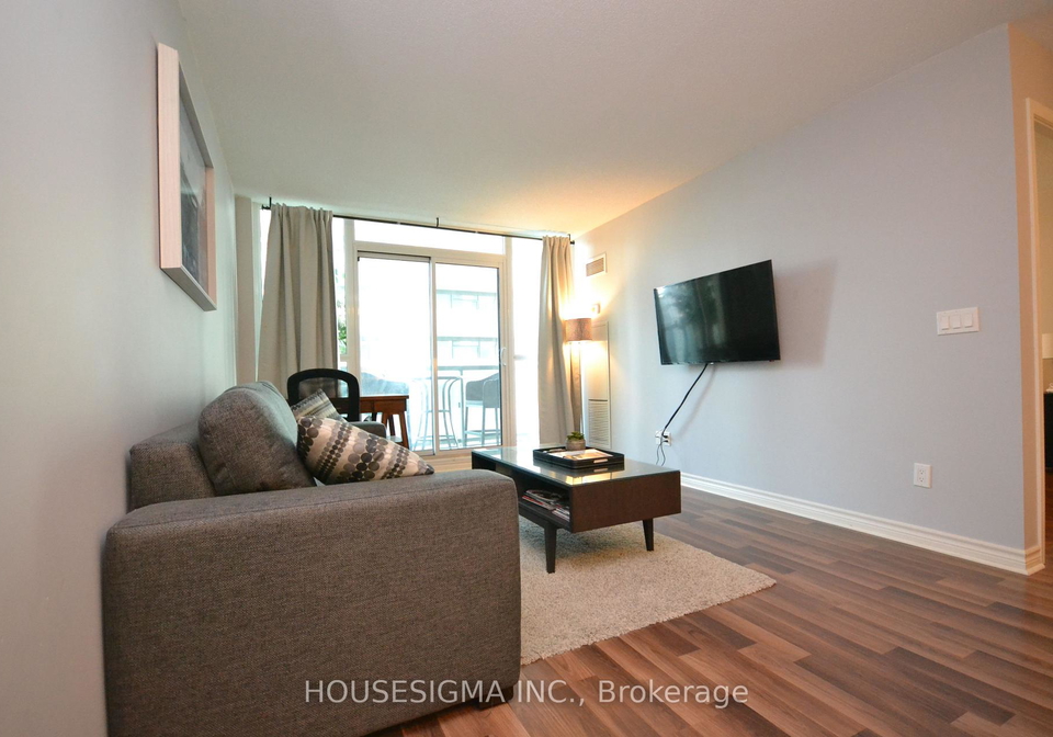 19-grand-trunk-crescent-toronto-ontario-c12887032