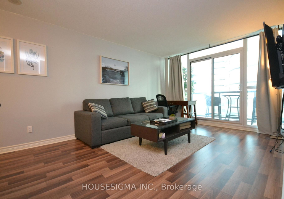 19-grand-trunk-crescent-toronto-ontario-c12887032