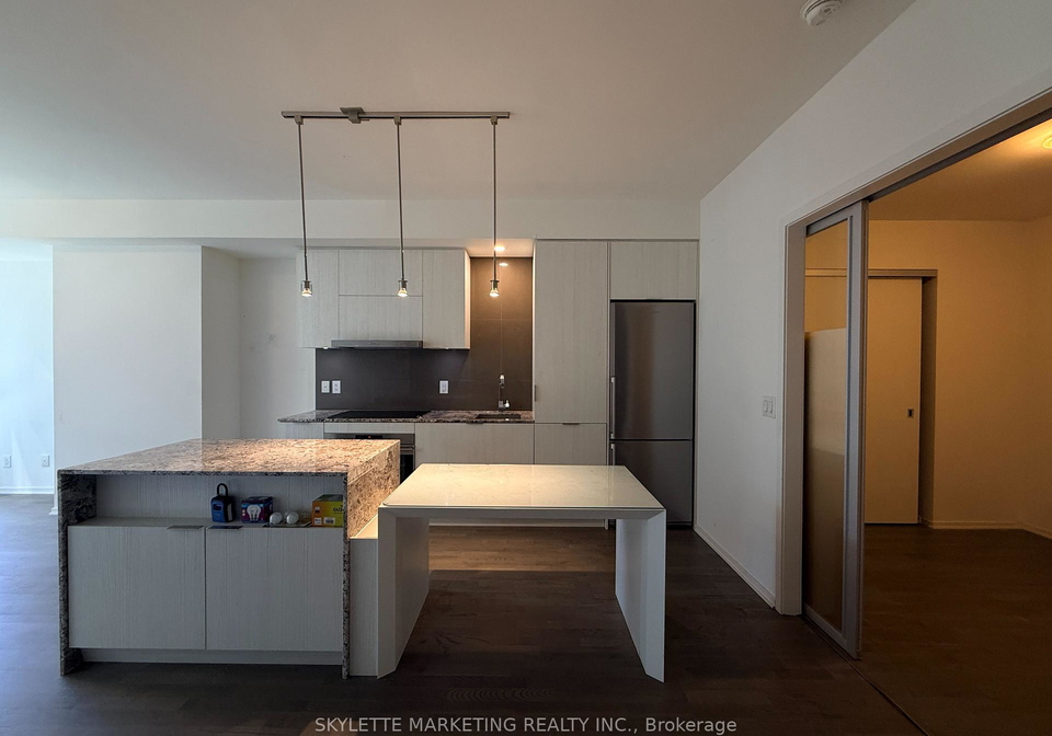 1-bloor-street-e-toronto-ontario-c12887262