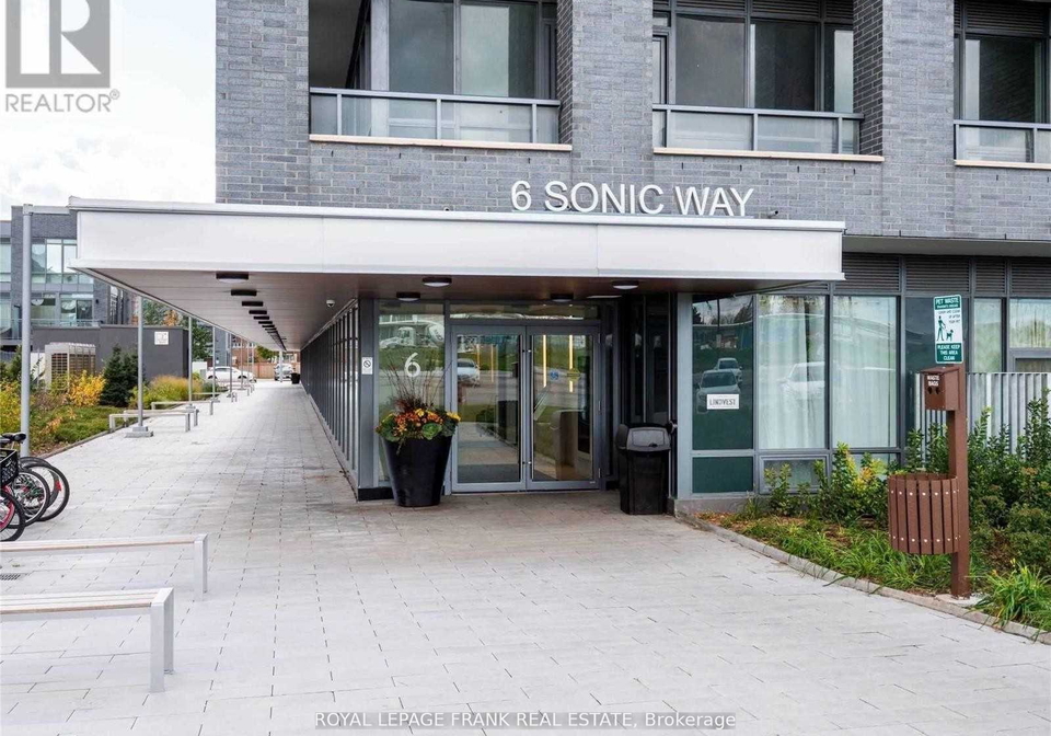6-sonic-way-east-york-ontario-c12887844