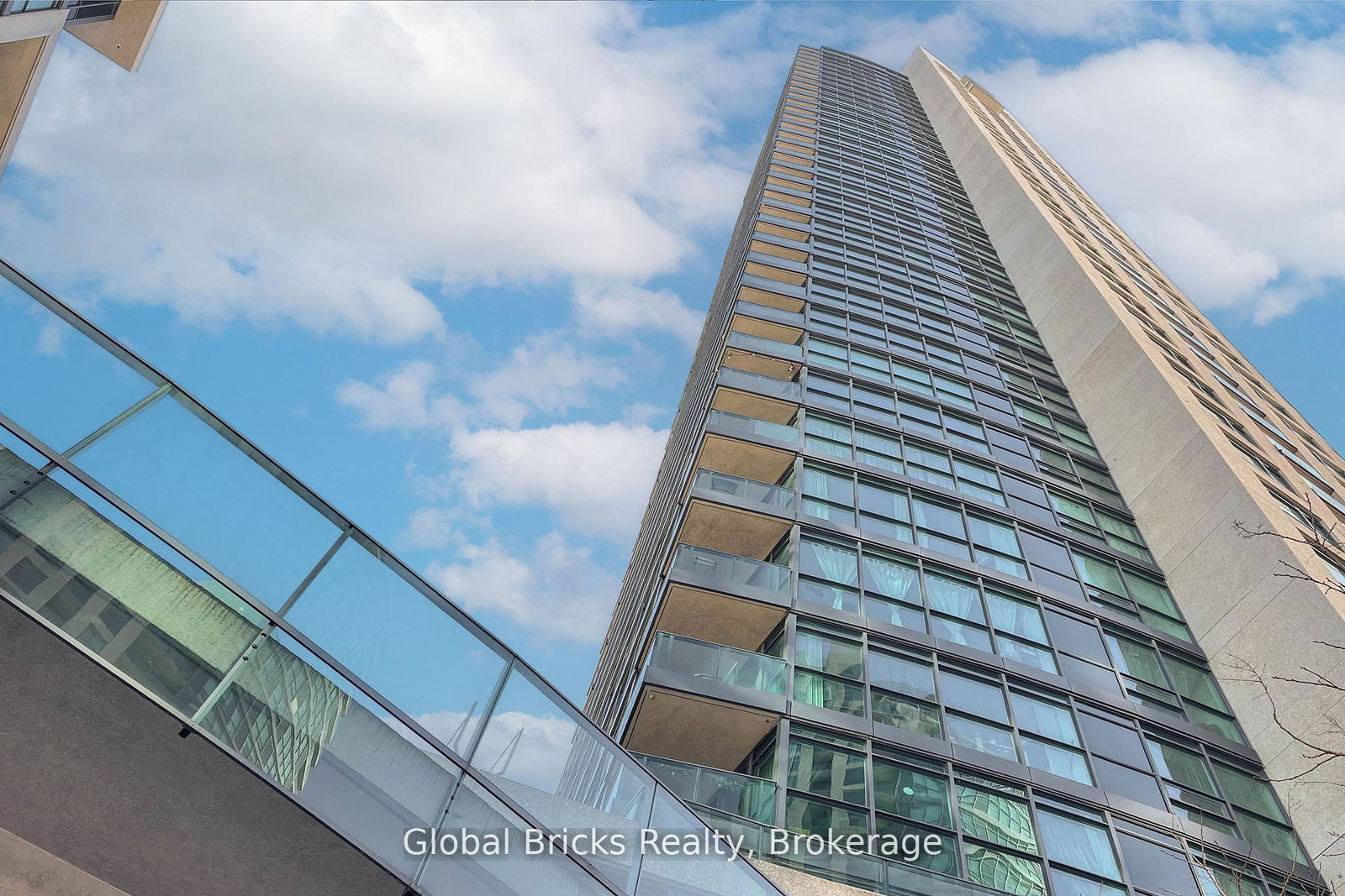 215-fort-york-boulevard-toronto-ontario-c12888146
