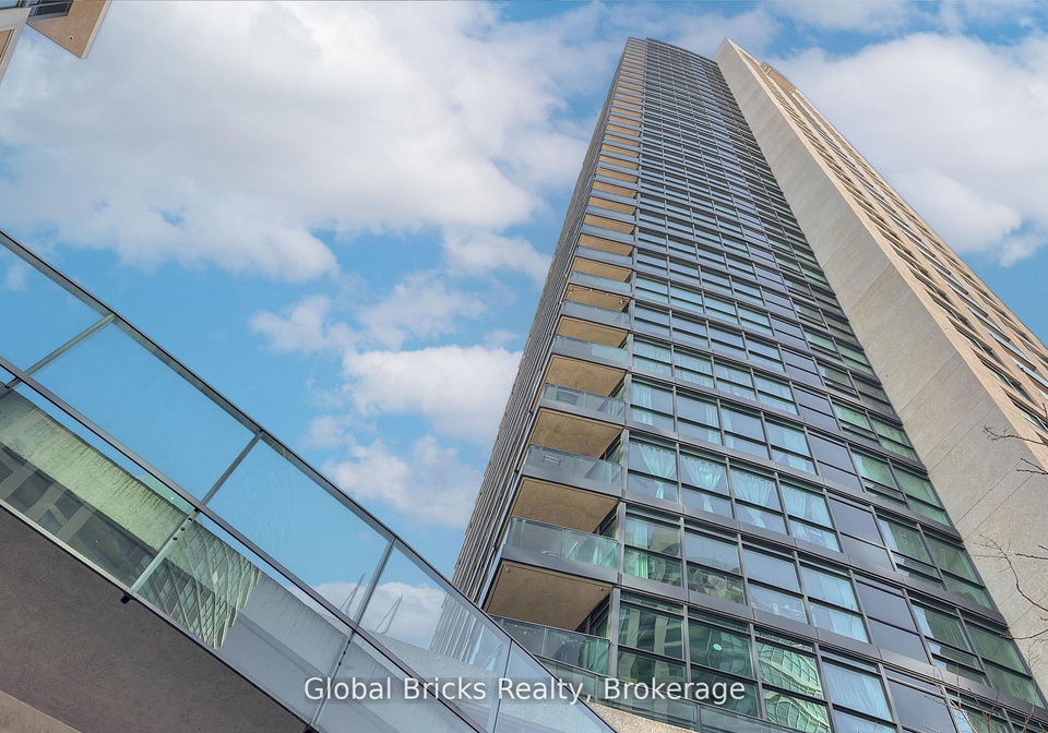 215-fort-york-boulevard-toronto-ontario-c12888146