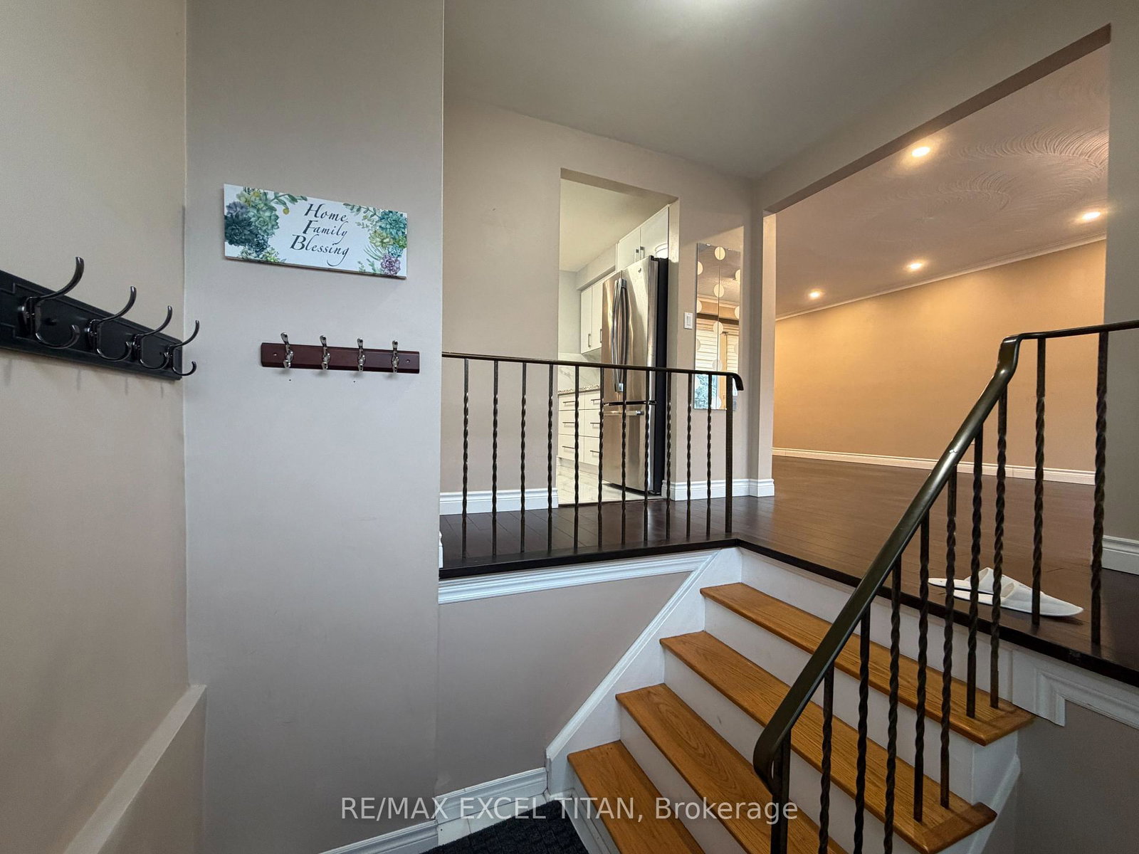 251-shawnee-circle-north-york-ontario-c12888180