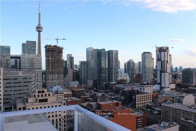 210-simcoe-street-toronto-ontario-c12888940