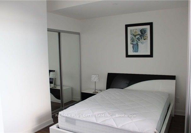 210-simcoe-street-toronto-ontario-c12888940