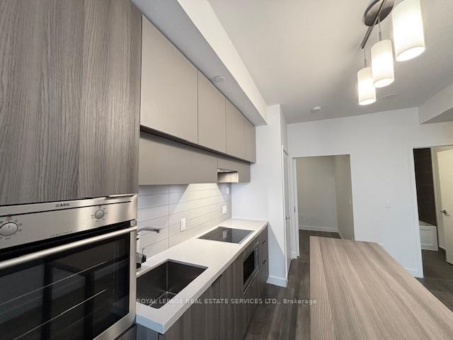 8-eglinton-avenue-e-toronto-ontario-c12888984