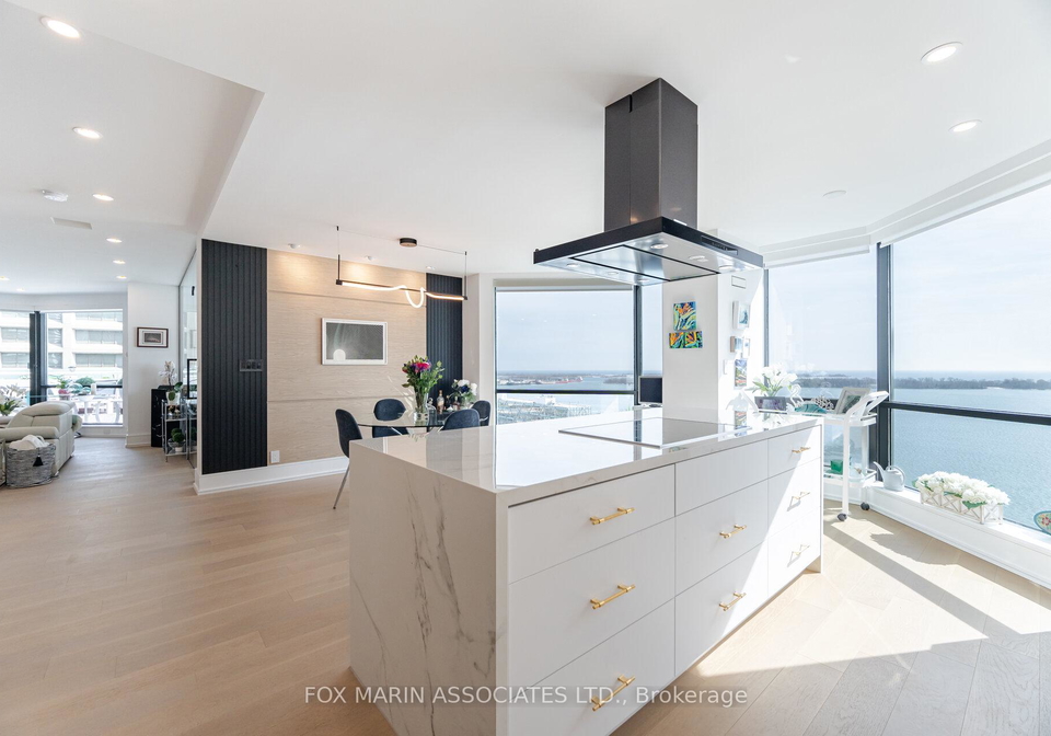 10-queens-quay-w-toronto-ontario-c12889702