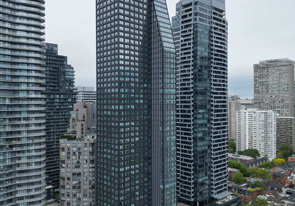 8-wellesley-street-w-toronto-ontario-c12890424