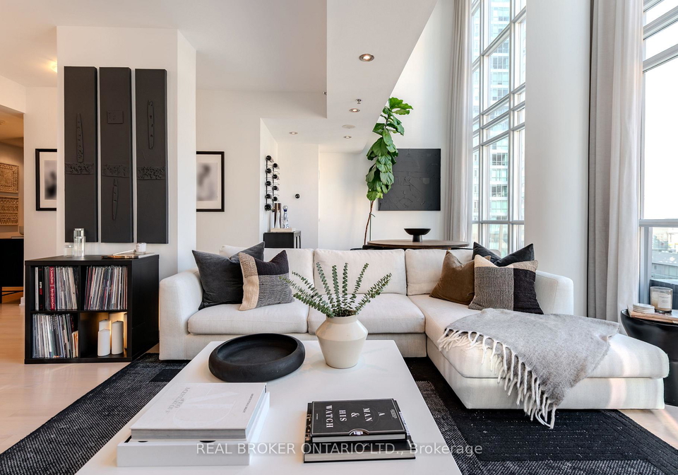 21-nelson-street-toronto-ontario-c12890508
