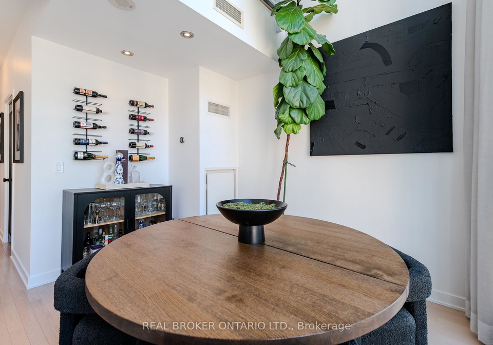 21-nelson-street-toronto-ontario-c12890508