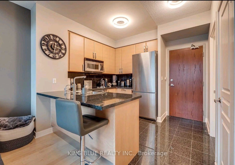1-avondale-avenue-s-north-york-ontario-c12890596
