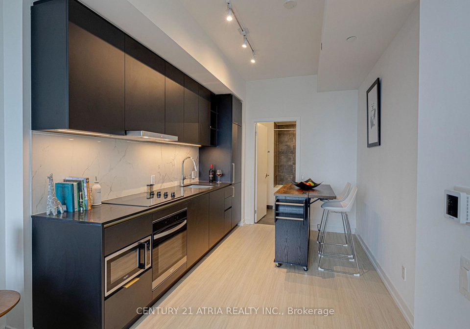 8-wellesley-street-w-toronto-ontario-c12890826