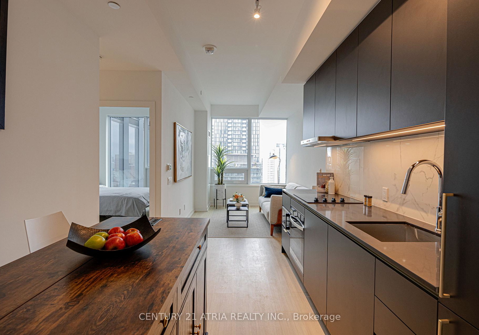 8-wellesley-street-w-toronto-ontario-c12890826
