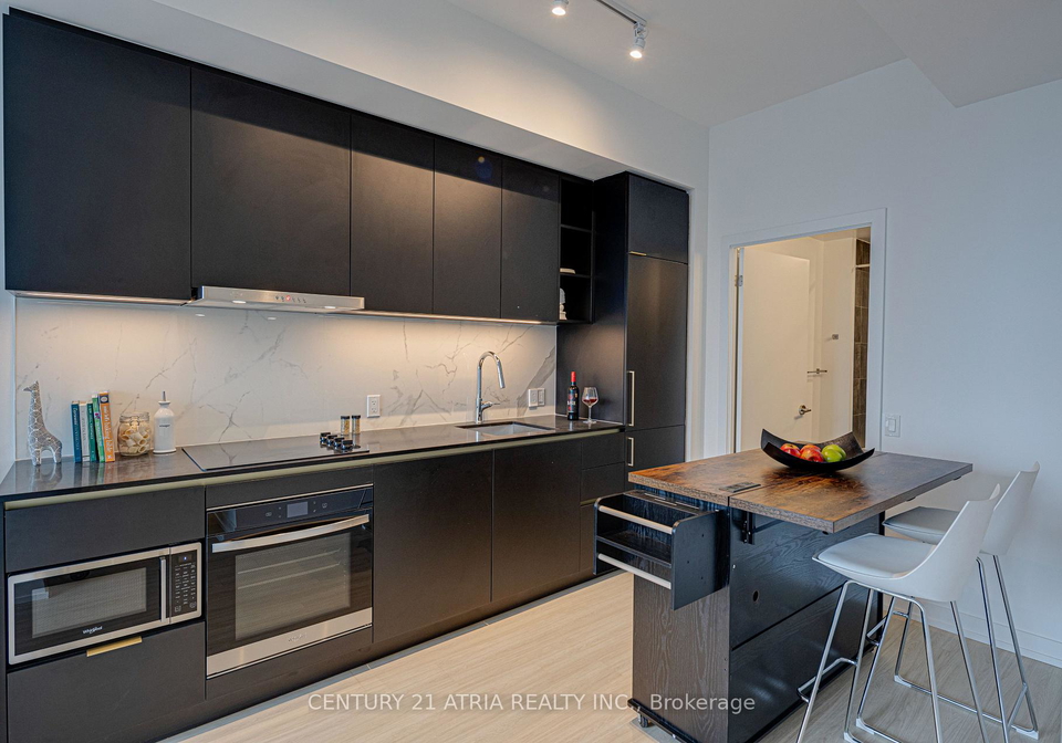 8-wellesley-street-w-toronto-ontario-c12890826