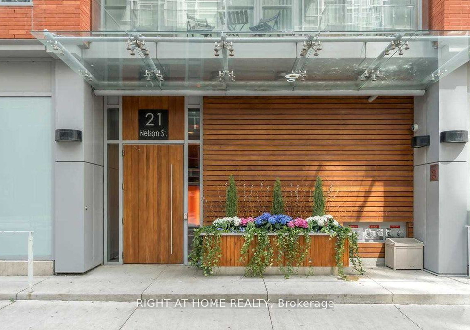 21-nelson-street-toronto-ontario-c12891778