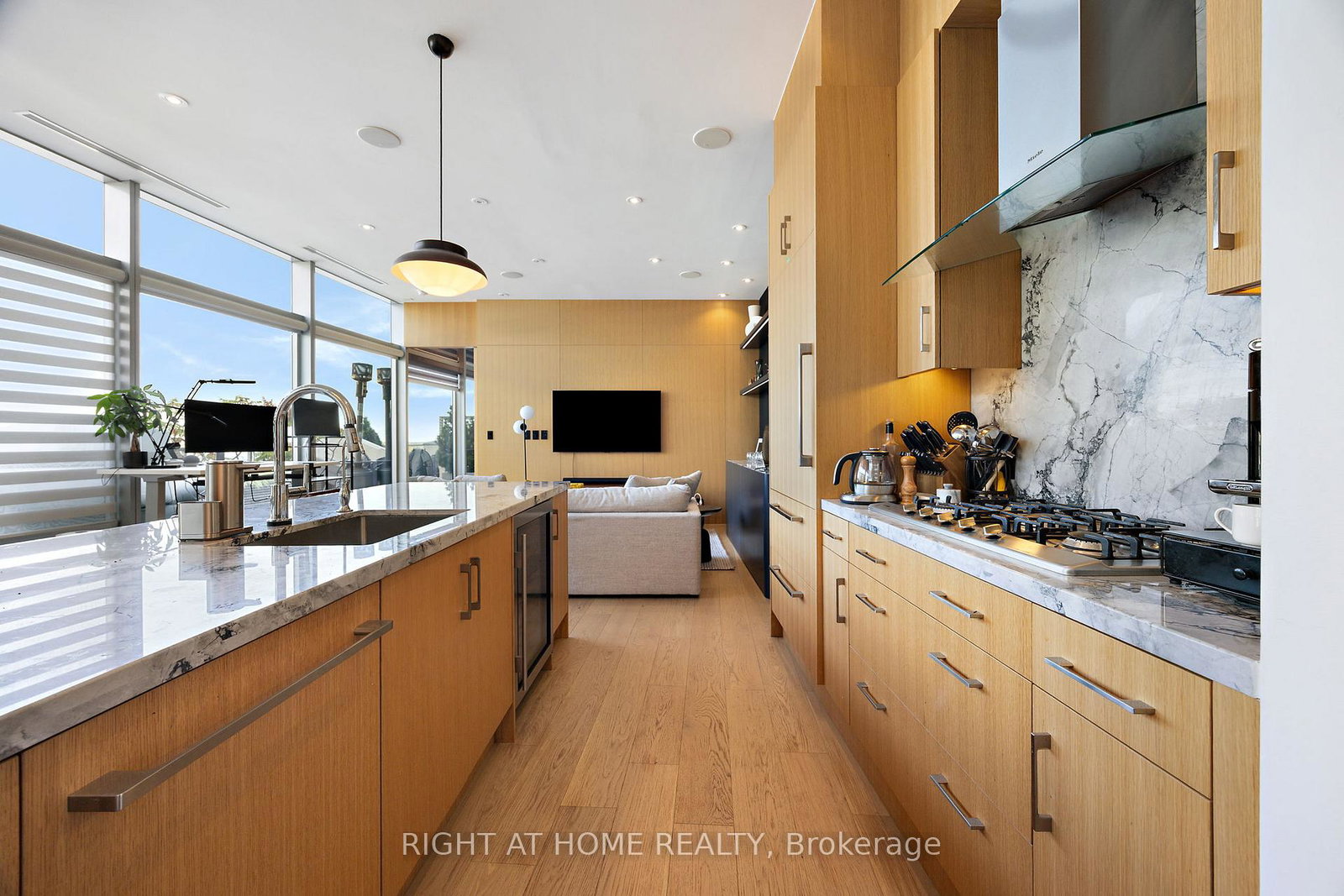 39-queens-quay-e-toronto-ontario-c12893588