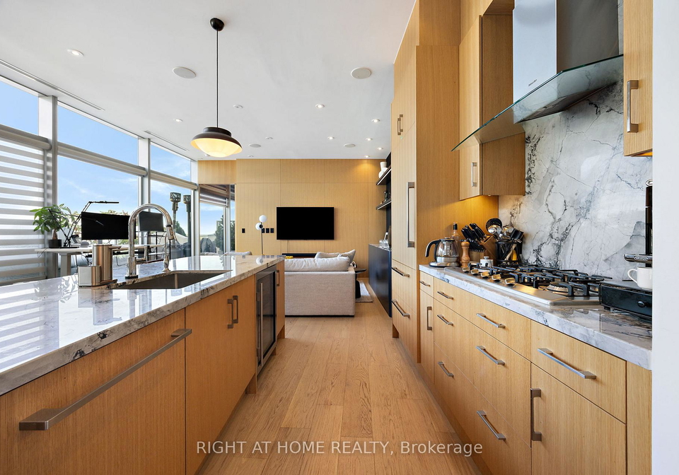 39-queens-quay-e-toronto-ontario-c12893588