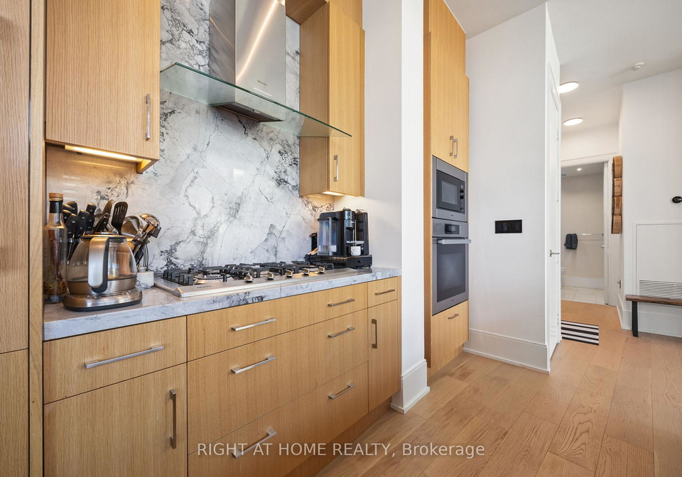 39-queens-quay-e-toronto-ontario-c12893588