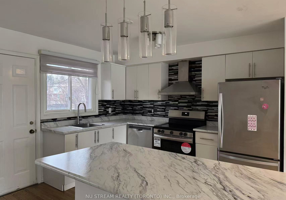 16-whitelock-crescent-north-york-ontario-c12893982